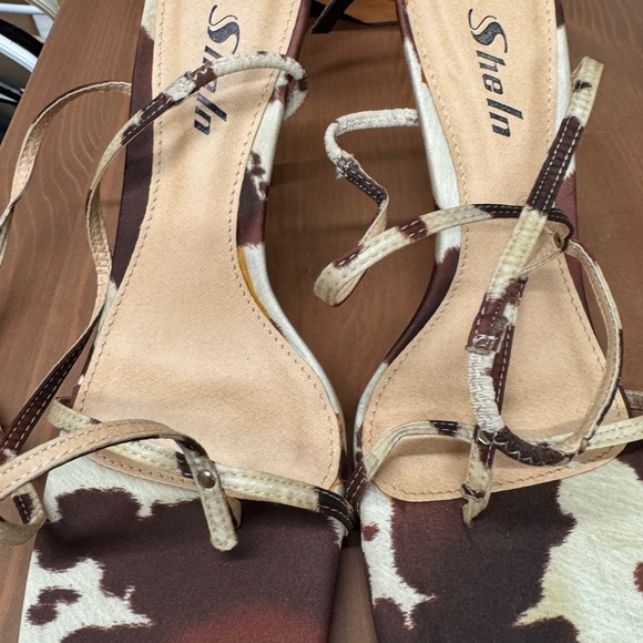 Heeled sandals - Picture 2 of 3